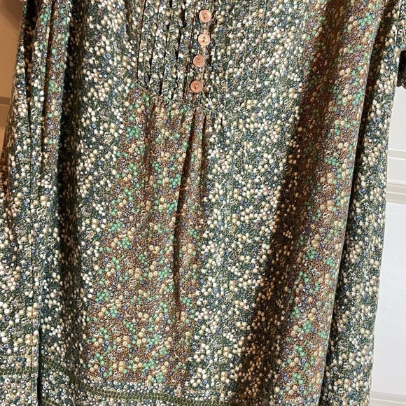 Faded glory sz-12/14, pheasant top- subtle colors, faux buttons, pleated bodice - Picture 10 of 16